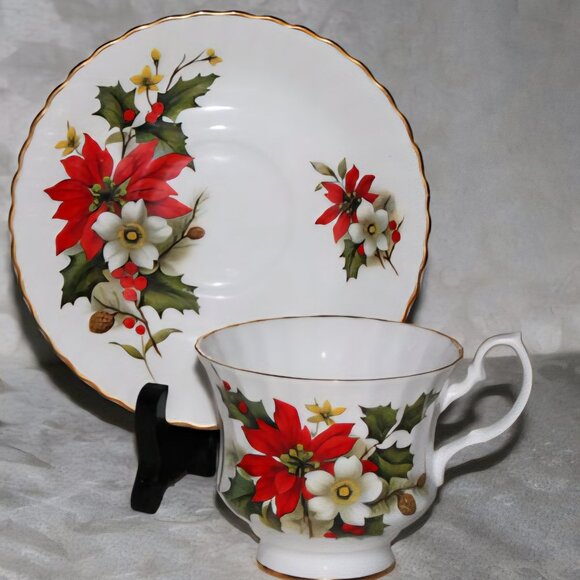 Mismatched Christmas Poinsettia Teacup Set | Bluebird | Crown Regent - Picture 12 of 13